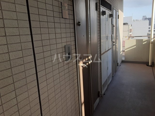 24/30 エントランス