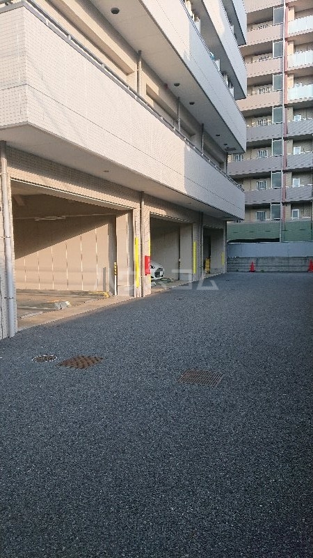 22/28 駐車場