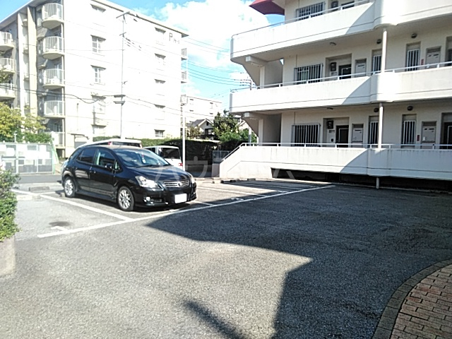 28/30 駐車場
