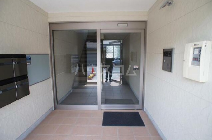 16/25 エントランス