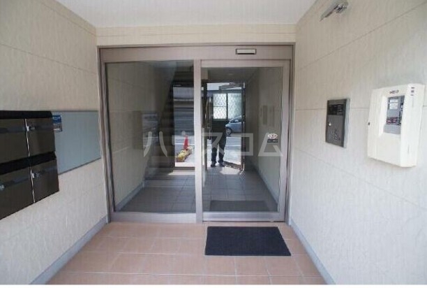 20/29 エントランス