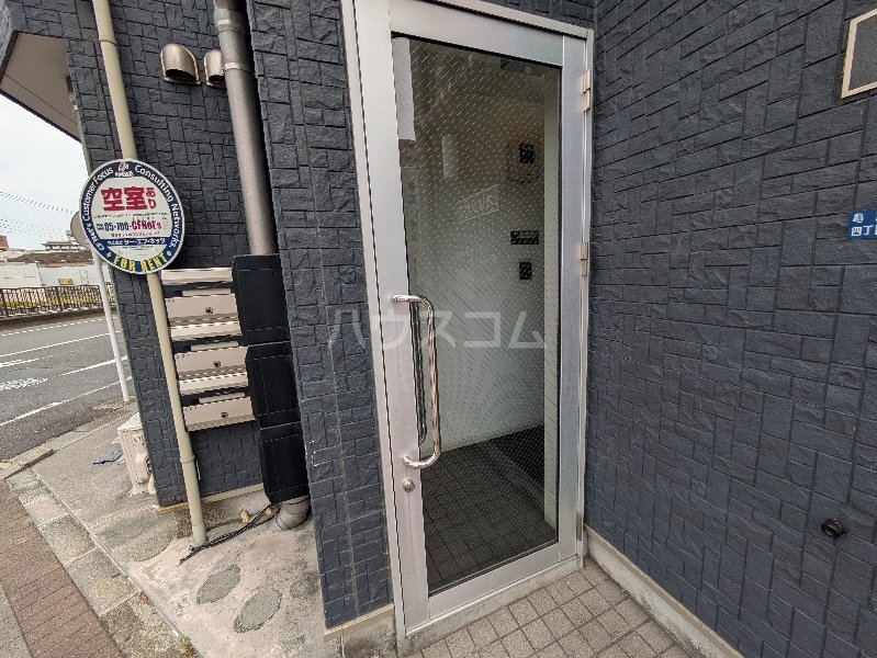 17/27 エントランス