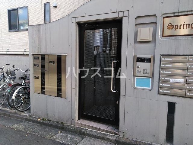 13/18 エントランス