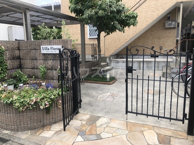 26/30 エントランス