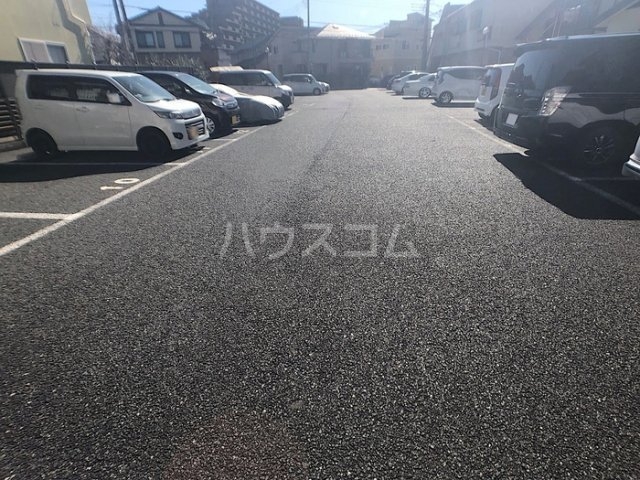 18/22 駐車場