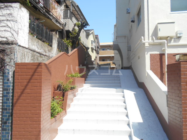 18/19 エントランス