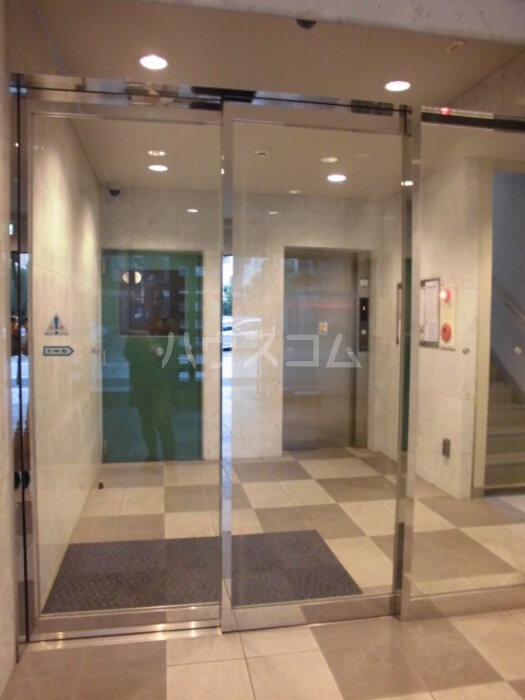 18/23 エントランス