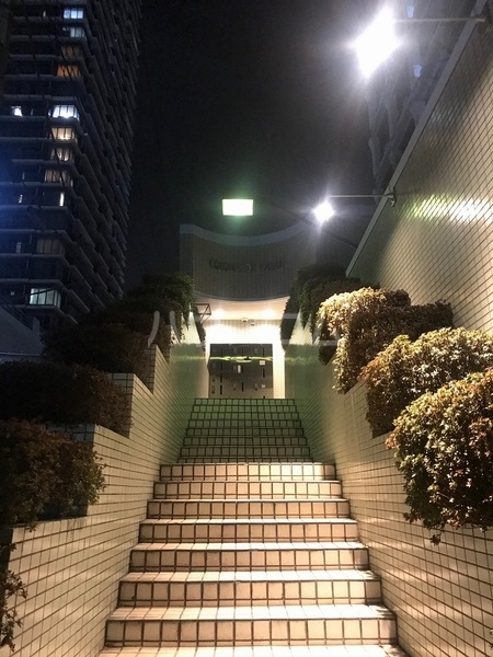 19/27 エントランス