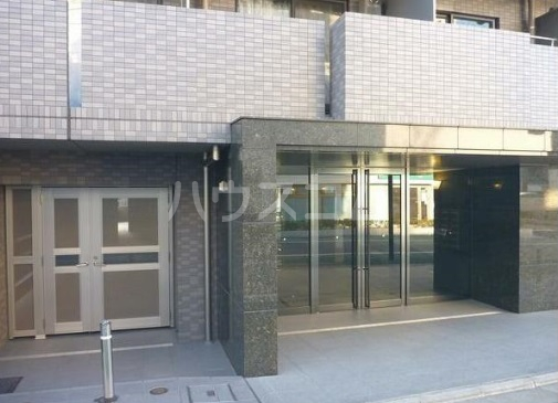 13/18 エントランス