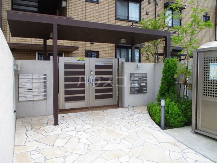 17/19 エントランス