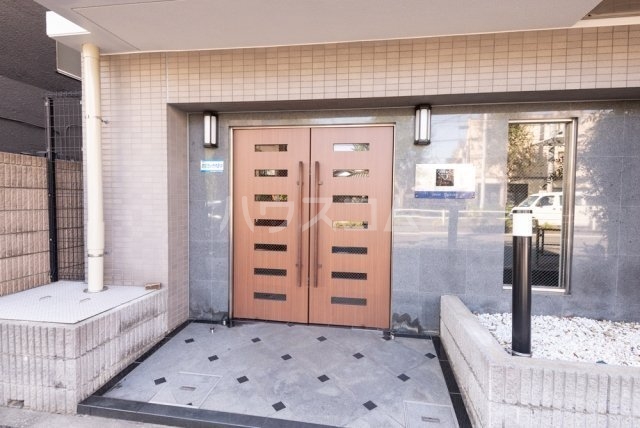 25/30 エントランス