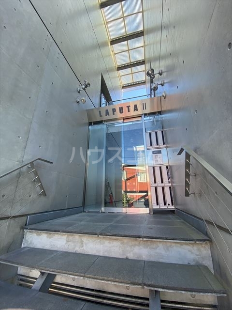 24/30 エントランス