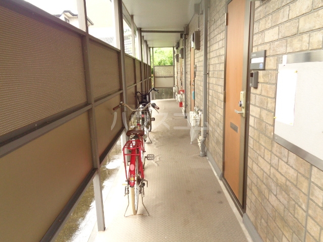 23/28 エントランス