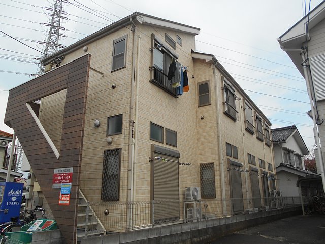 22/27 エントランス