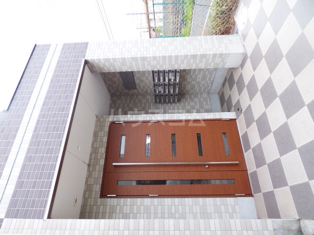 22/30 エントランス