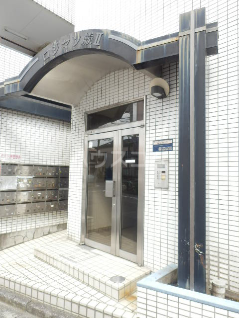 18/26 エントランス