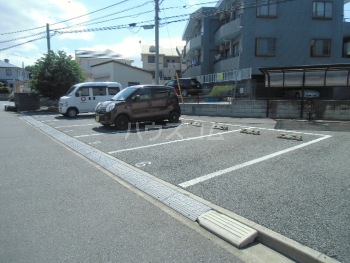 16/17 駐車場