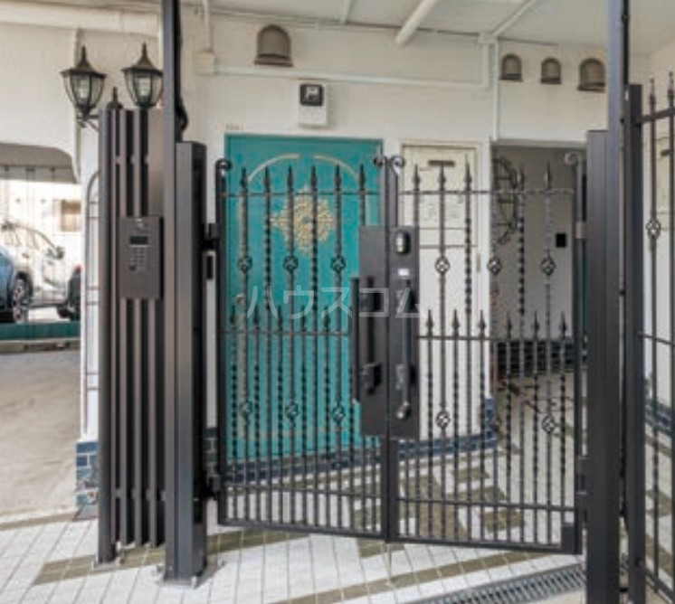 22/28 エントランス