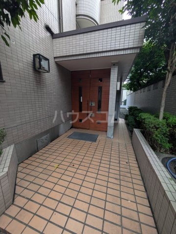 25/30 エントランス