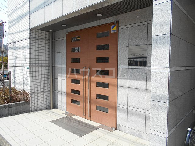 28/30 エントランス