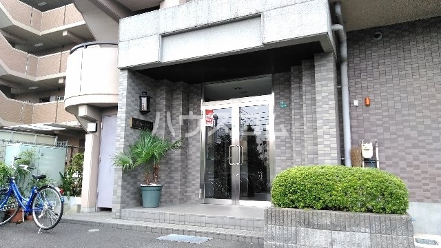 18/28 エントランス