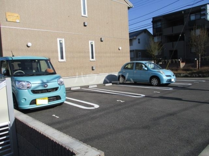 2/3 駐車場