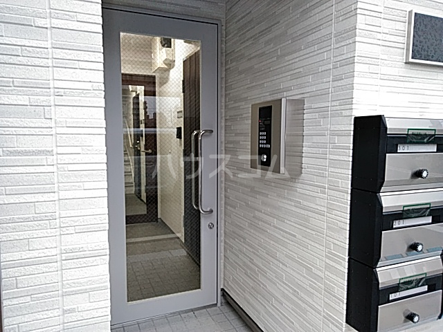 24/30 エントランス