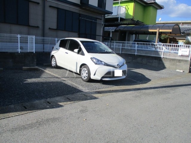 16/17 駐車場