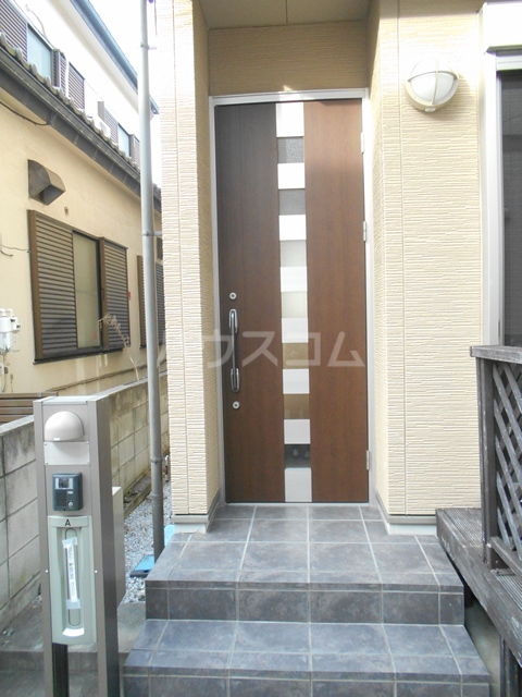 25/26 エントランス