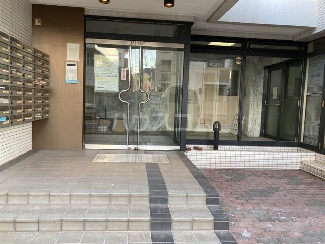 17/27 エントランス