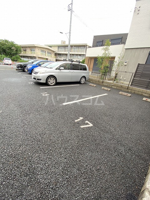 28/30 駐車場