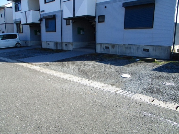 18/21 駐車場