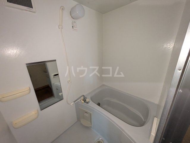13/28 浴室