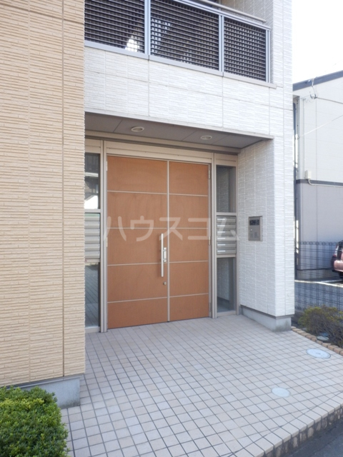 20/23 エントランス