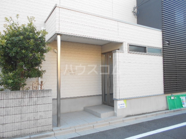 23/30 エントランス