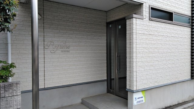 18/26 エントランス