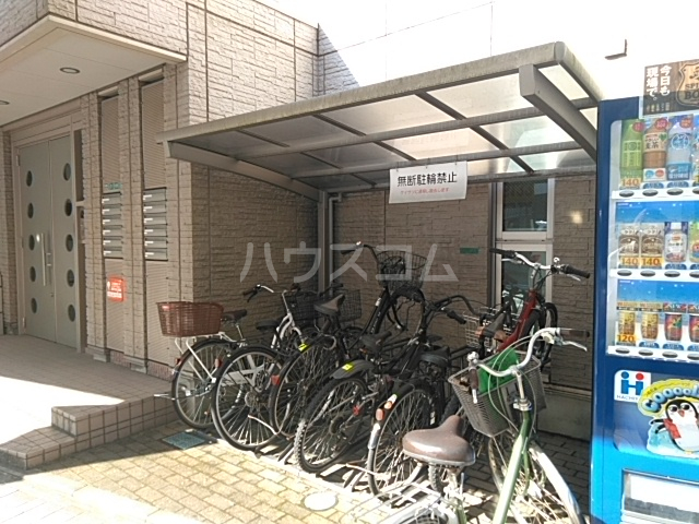 21/30 エントランス