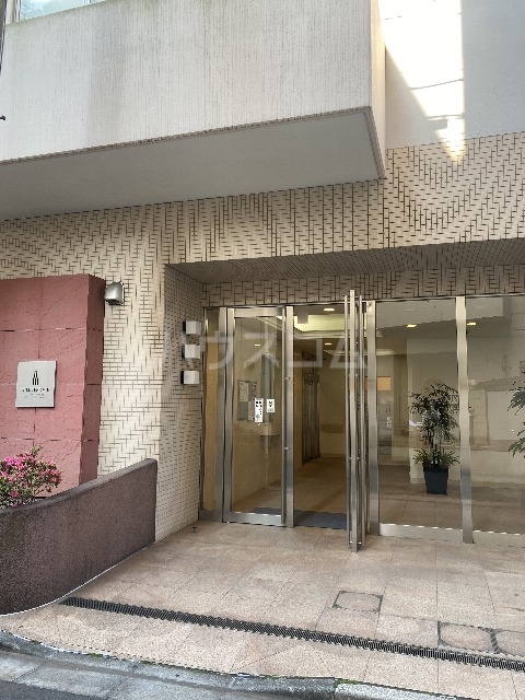 20/30 エントランス