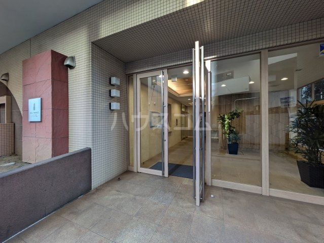 23/30 エントランス