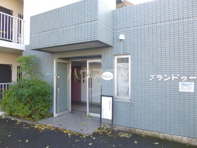 23/30 エントランス