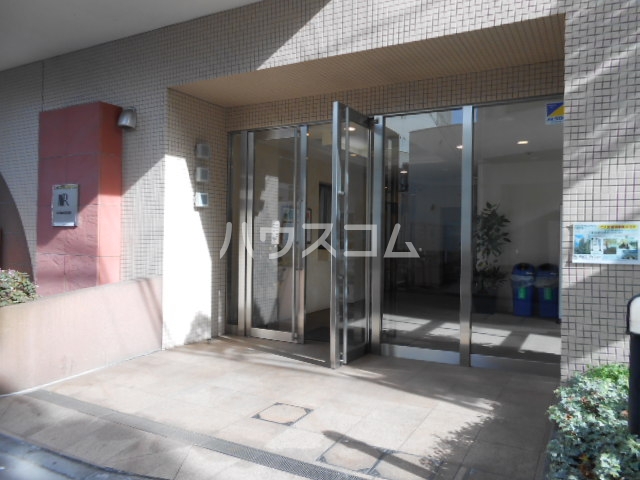 27/30 エントランス