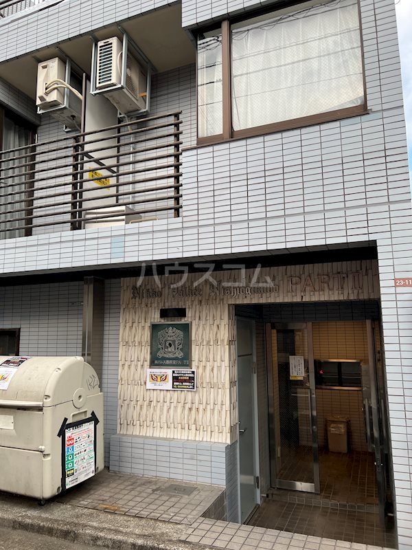 18/21 エントランス