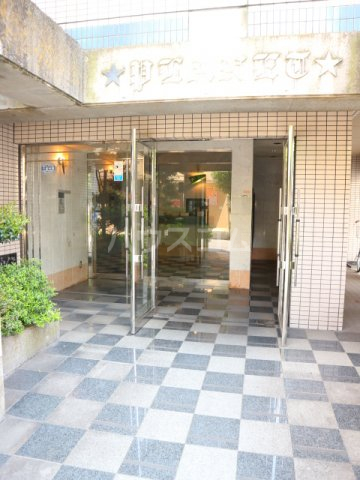 24/30 エントランス