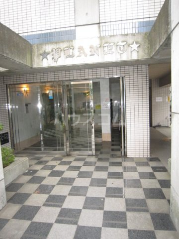 23/30 エントランス