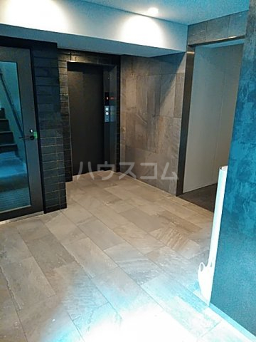 24/27 エントランス