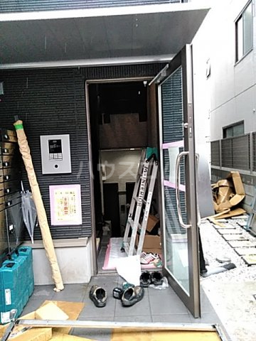 25/30 エントランス