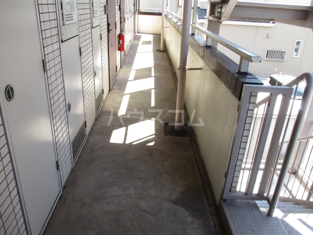 27/29 エントランス