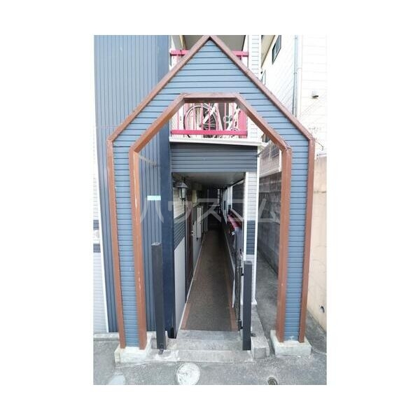 18/28 エントランス