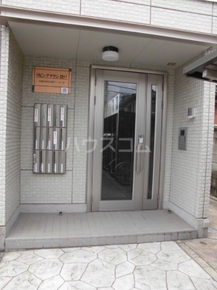 16/17 エントランス