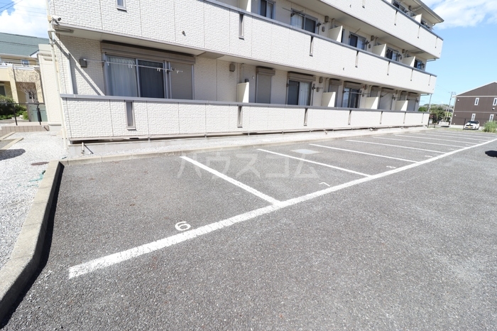 16/18 駐車場